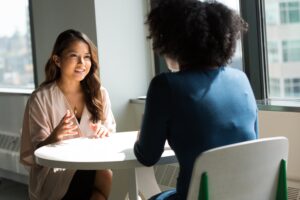 hablando con un jefe narcisista